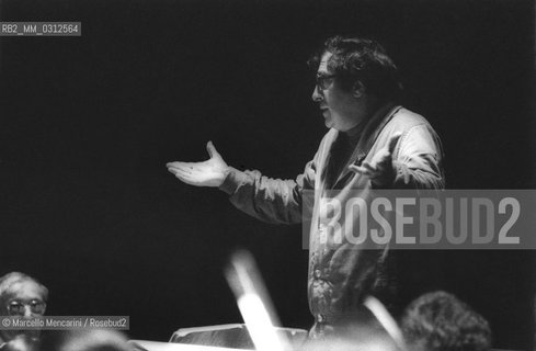 Italian composer Luciano Berio conducting (about 1980)  / Il compositore Luciano Berio mentre dirige (1980 circa) - ©Marcello Mencarini/Rosebud2