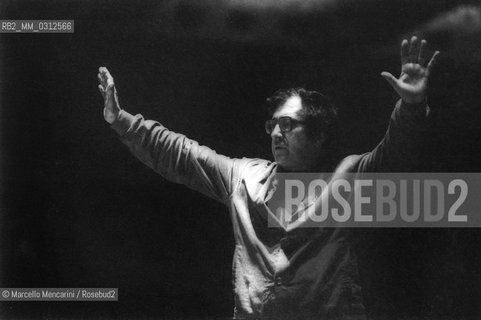 Italian composer Luciano Berio conducting (about 1980)  / Il compositore Luciano Berio mentre dirige (1980 circa) - ©Marcello Mencarini/Rosebud2