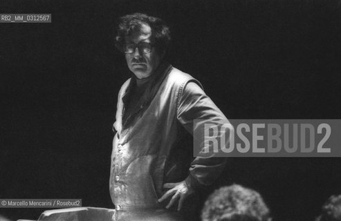 Italian composer Luciano Berio conducting (about 1980)  / Il compositore Luciano Berio mentre dirige (1980 circa) - ©Marcello Mencarini/Rosebud2