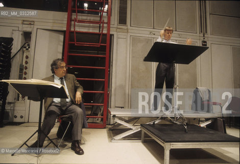 Paris, June 1995. Italian composer Luciano Berio at IRCAM  (Institut de Recherche et Coordination Acoustique/Musique) during a rehearsal of his 12th Sequence directed by David Robertson, with him in the picture / Parigi, giugno 1995. Il compositore Luciano Berio allIRCAM (Institut de Recherche et Coordination Acoustique/Musique) durante una prova della sua XII Sequenza diretta da David Robertson, con lui nella foto - ©Marcello Mencarini/Rosebud2