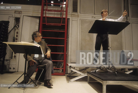 Paris, June 1995. Italian composer Luciano Berio at IRCAM  (Institut de Recherche et Coordination Acoustique/Musique) during a rehearsal of his 12th Sequence directed by David Robertson, with him in the picture / Parigi, giugno 1995. Il compositore Luciano Berio allIRCAM (Institut de Recherche et Coordination Acoustique/Musique) durante una prova della sua XII Sequenza diretta da David Robertson, con lui nella foto - ©Marcello Mencarini/Rosebud2