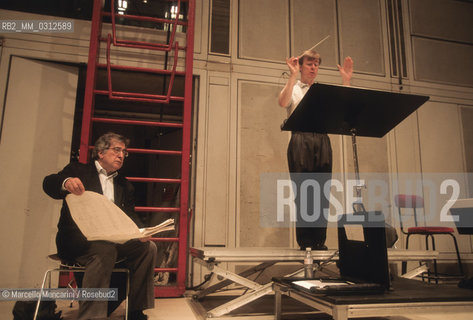 Paris, June 1995. Italian composer Luciano Berio at IRCAM  (Institut de Recherche et Coordination Acoustique/Musique) during a rehearsal of his 12th Sequence directed by David Robertson, with him in the picture / Parigi, giugno 1995. Il compositore Luciano Berio allIRCAM (Institut de Recherche et Coordination Acoustique/Musique) durante una prova della sua XII Sequenza diretta da David Robertson, con lui nella foto - ©Marcello Mencarini/Rosebud2