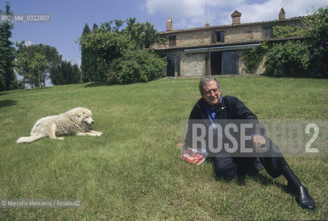 Radicondoli (Siena), 1995. Italian composer Luciano Berio in the garden of his home / Radicondoli (Siena), 1995. Il compositore Luciano Berio nel giardino della sua casa - ©Marcello Mencarini/Rosebud2