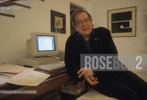 Radicondoli, (Siena) 1995. Italian composer Luciano Berio in his home / Radicondoli (Siena), 1995. Il compositore Luciano Berio nella sua casa - ©Marcello Mencarini/Rosebud2
