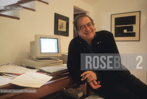 Radicondoli, (Siena) 1995. Italian composer Luciano Berio in his home / Radicondoli (Siena), 1995. Il compositore Luciano Berio nella sua casa - ©Marcello Mencarini/Rosebud2