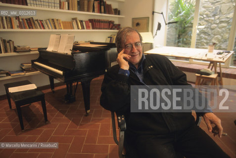 Radicondoli (Siena), 1995. Italian composer Luciano Berio in his home / Radicondoli (Siena), 1995. Il compositore Luciano Berio nella sua casa - ©Marcello Mencarini/Rosebud2