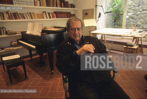 Radicondoli (Siena), 1995. Italian composer Luciano Berio in his home / Radicondoli (Siena), 1995. Il compositore Luciano Berio nella sua casa - ©Marcello Mencarini/Rosebud2