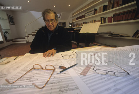 Radicondoli (Siena), 1995. Italian composer Luciano Berio in his home / Radicondoli (Siena), 1995. Il compositore Luciano Berio nella sua casa - ©Marcello Mencarini/Rosebud2