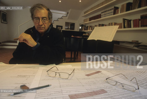 Radicondoli (Siena), 1995. Italian composer Luciano Berio in his home / Radicondoli (Siena), 1995. Il compositore Luciano Berio nella sua casa - ©Marcello Mencarini/Rosebud2
