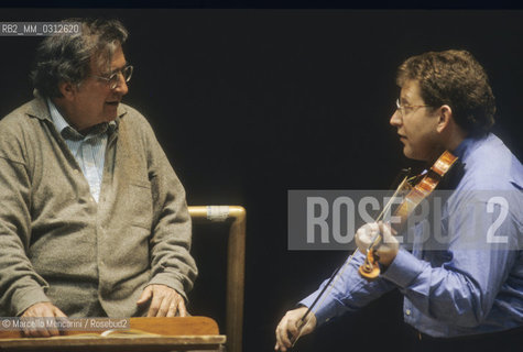 Rome, Auditorium Pio XII, 1995. Italian composer Luciano Berio and Israeli violinist Shlomo Mintz during a rehearsal / Roma, Auditorium Pio XII, 1995. Il compositore Luciano Berio e il violinista Shlomo Mintz durante una prova - ©Marcello Mencarini/Rosebud2
