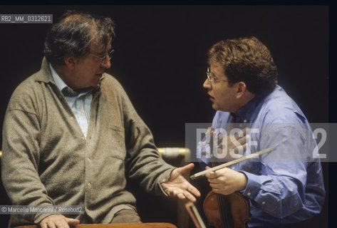 Rome, Auditorium Pio XII, 1995. Italian composer Luciano Berio and Israeli violinist Shlomo Mintz during a rehearsal / Roma, Auditorium Pio XII, 1995. Il compositore Luciano Berio e il violinista Shlomo Mintz durante una prova - ©Marcello Mencarini/Rosebud2