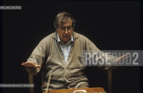 Rome, Auditorium Pio XII, 1995. Italian composer Luciano berio conducting / Roma, Auditorium Pio XII, 1995. Il compositore Luciano Berio mentre dirige - ©Marcello Mencarini/Rosebud2