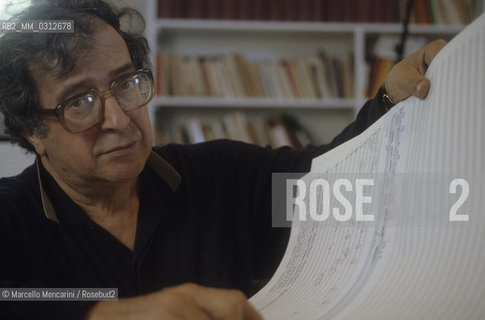 Radicondoli (Siena) 1988. Italian composer Luciano Berio in his home / Radicondoli (Siena), 1988. Il compositore Luciano Berio nella sua casa - ©Marcello Mencarini/Rosebud2