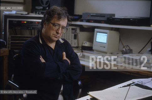 Radicondoli (Siena) 1988. Italian composer Luciano Berio in his home / Radicondoli (Siena), 1988. Il compositore Luciano Berio nella sua casa - ©Marcello Mencarini/Rosebud2