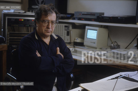 Radicondoli (Siena) 1988. Italian composer Luciano Berio in his home / Radicondoli (Siena), 1988. Il compositore Luciano Berio nella sua casa - ©Marcello Mencarini/Rosebud2