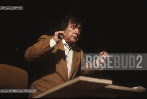 Italian composer Luciano Berio conducting (about 1982)  / Il compositore Luciano Berio mentre dirige (1982 circa) - ©Marcello Mencarini/Rosebud2