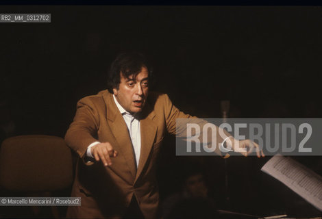 Italian composer Luciano Berio conducting (about 1982)  / Il compositore Luciano Berio mentre dirige (1982 circa) - ©Marcello Mencarini/Rosebud2