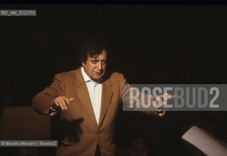 Italian composer Luciano Berio conducting (about 1982)  / Il compositore Luciano Berio mentre dirige (1982 circa) - ©Marcello Mencarini/Rosebud2