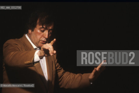 Italian composer Luciano Berio conducting (about 1982)  / Il compositore Luciano Berio mentre dirige (1982 circa) - ©Marcello Mencarini/Rosebud2