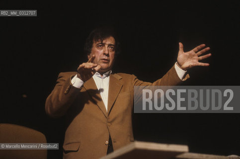 Italian composer Luciano Berio conducting (about 1982)  / Il compositore Luciano Berio mentre dirige (1982 circa) - ©Marcello Mencarini/Rosebud2
