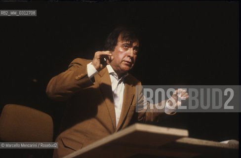 Italian composer Luciano Berio conducting (about 1982)  / Il compositore Luciano Berio mentre dirige (1982 circa) - ©Marcello Mencarini/Rosebud2