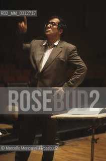 Italian composer Luciano Berio conducting (about 1980)  / Il compositore Luciano Berio mentre dirige (1980 circa) - ©Marcello Mencarini/Rosebud2