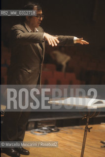 Italian composer Luciano Berio conducting (about 1980)  / Il compositore Luciano Berio mentre dirige (1980 circa) - ©Marcello Mencarini/Rosebud2