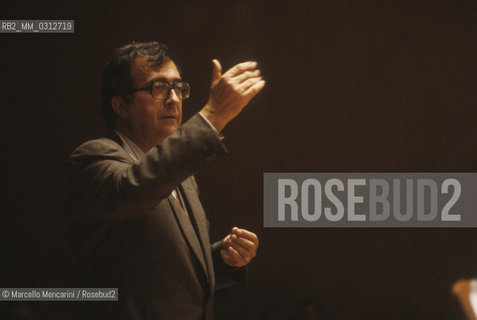 Italian composer Luciano Berio conducting (about 1980)  / Il compositore Luciano Berio mentre dirige (1980 circa) - ©Marcello Mencarini/Rosebud2