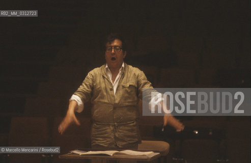 Italian composer Luciano Berio conducting (about 1980)  / Il compositore Luciano Berio mentre dirige (1980 circa) - ©Marcello Mencarini/Rosebud2