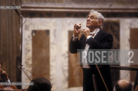 Vatican City, Regal Room, 1983. Musician Leonard Bernstein conducting / Città del Vaticano, Sala Regia, 1983. Leonard Bernstein mentre dirige - ©Marcello Mencarini/Rosebud2