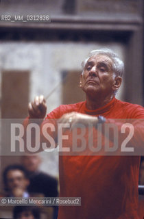 Vatican City, Regal Room, 1983. Musician Leonard Bernstein conducting a rehearsal / Città del Vaticano, Sala Regia, 1983. Leonard Bernstein mentre dirige una prova - ©Marcello Mencarini/Rosebud2