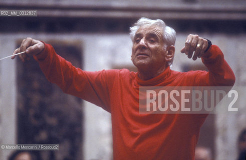 Vatican City, Regal Room, 1983. Musician Leonard Bernstein conducting a rehearsal / Città del Vaticano, Sala Regia, 1983. Leonard Bernstein mentre dirige una prova - ©Marcello Mencarini/Rosebud2