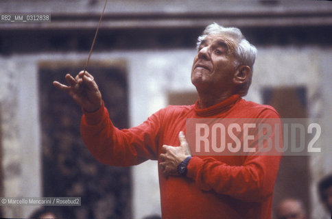 Vatican City, Regal Room, 1983. Musician Leonard Bernstein conducting a rehearsal / Città del Vaticano, Sala Regia, 1983. Leonard Bernstein mentre dirige una prova - ©Marcello Mencarini/Rosebud2