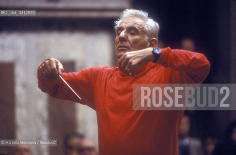 Vatican City, Regal Room, 1983. Musician Leonard Bernstein conducting a rehearsal / Città del Vaticano, Sala Regia, 1983. Leonard Bernstein mentre dirige una prova - ©Marcello Mencarini/Rosebud2