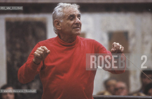 Vatican City, Regal Room, 1983. Musician Leonard Bernstein conducting a rehearsal / Città del Vaticano, Sala Regia, 1983. Leonard Bernstein mentre dirige una prova - ©Marcello Mencarini/Rosebud2