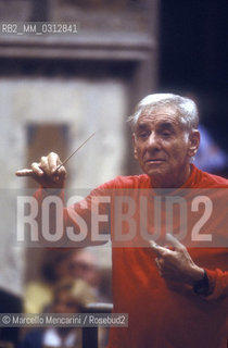 Vatican City, Regal Room, 1983. Musician Leonard Bernstein conducting a rehearsal / Città del Vaticano, Sala Regia, 1983. Leonard Bernstein mentre dirige una prova - ©Marcello Mencarini/Rosebud2