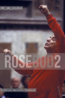 Vatican City, Regal Room, 1983. Musician Leonard Bernstein conducting a rehearsal / Città del Vaticano, Sala Regia, 1983. Leonard Bernstein mentre dirige una prova - ©Marcello Mencarini/Rosebud2