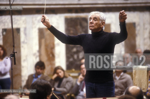 Vatican City, Regal Room, 1983. Musician Leonard Bernstein conducting a rehearsal / Città del Vaticano, Sala Regia, 1983. Leonard Bernstein mentre dirige una prova - ©Marcello Mencarini/Rosebud2