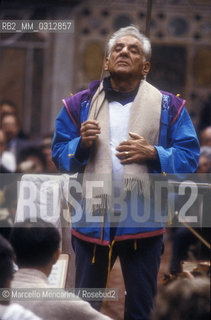 Vatican City, Regal Room, 1983. Musician Leonard Bernstein conducting a rehearsal / Città del Vaticano, Sala Regia, 1983. Leonard Bernstein mentre dirige una prova - ©Marcello Mencarini/Rosebud2