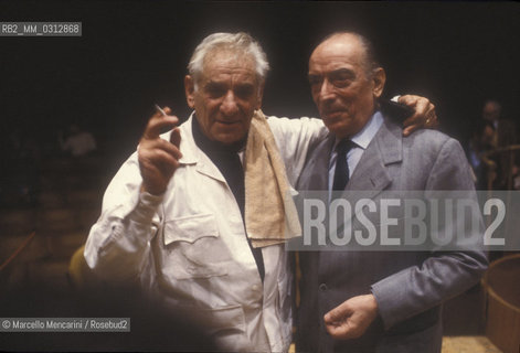 Rome, Pius XII Auditorium (concert hall of the Santa Cecilia Academy Orchestra), 1989. Musician Leonard Bernstein during a rehearsal with musicologist Francesco Siciliani / Roma, Auditorium Pio XII (sede dei concerti dellorchestra dellAccademia nazionale di Santa Cecilia), 1989. Leonard Bernstein durante una prova insieme al musicologo Francesco Siciliani - ©Marcello Mencarini/Rosebud2