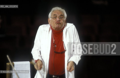 Rome, Pius XII Auditorium (concert hall of the Santa Cecilia Academy Orchestra), 1989. Musician Leonard Bernstein conducting a rehearsal / Roma, Auditorium Pio XII (sede dei concerti dellorchestra dellAccademia nazionale di Santa Cecilia), 1989. Leonard Bernstein mentre dirige una prova - ©Marcello Mencarini/Rosebud2