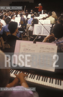 Rome, Pius XII Auditorium (concert hall of the Santa Cecilia Academy Orchestra), 1989. Musician Leonard Bernstein conducting a rehearsal with the Santa Cecilia Academy Orchestra / Roma, Auditorium Pio XII (sede dei concerti dellorchestra dellAccademia nazionale di Santa Cecilia), 1989. Leonard Bernstein mentre dirige una prova con lOrchestra dellAccademia di Santa Cecilia - ©Marcello Mencarini/Rosebud2