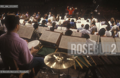 Rome, Pius XII Auditorium (concert hall of the Santa Cecilia Academy Orchestra), 1989. Musician Leonard Bernstein conducting a rehearsal with the Santa Cecilia Academy Orchestra / Roma, Auditorium Pio XII (sede dei concerti dellorchestra dellAccademia nazionale di Santa Cecilia), 1989. Leonard Bernstein mentre dirige una prova con lOrchestra dellAccademia di Santa Cecilia - ©Marcello Mencarini/Rosebud2