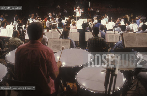 Rome, Pius XII Auditorium (concert hall of the Santa Cecilia Academy Orchestra), 1989. Musician Leonard Bernstein conducting a rehearsal with the Santa Cecilia Academy Orchestra / Roma, Auditorium Pio XII (sede dei concerti dellorchestra dellAccademia nazionale di Santa Cecilia), 1989. Leonard Bernstein mentre dirige una prova con lOrchestra dellAccademia di Santa Cecilia - ©Marcello Mencarini/Rosebud2