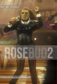 Sanremo Music Festival 1986. Italian pop singer Loredana Bertè performing her song Re with a fake belly as a pregnant woman / Festival di Sanremo 1986. Loredana Bertè canta Re con una pancia finta da donna incinta - ©Marcello Mencarini/Rosebud2