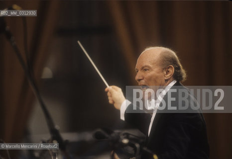 Israeli conductor Gary Bertini performing (1995) / Il direttore dorchestra Gary Bertini durante un concerto (1995) - ©Marcello Mencarini/Rosebud2