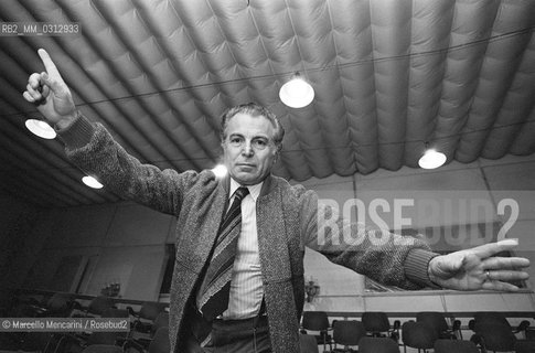 Italian conductor and choirmaster Giulio Bertola (1981) / Giulio Bertola, direttore dorchestra e maestro del coro (1981) - ©Marcello Mencarini/Rosebud2