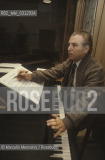 Italian conductor and choirmaster Giulio Bertola (1981) / Giulio Bertola, direttore dorchestra e maestro del coro (1981) - ©Marcello Mencarini/Rosebud2