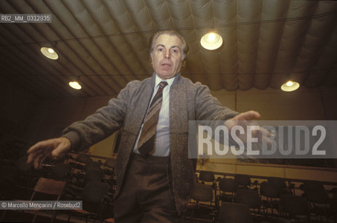 Italian conductor and choirmaster Giulio Bertola (1981) / Giulio Bertola, direttore dorchestra e maestro del coro (1981) - ©Marcello Mencarini/Rosebud2