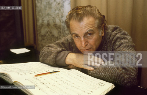 Italian conductor and choirmaster Giulio Bertola (1981) / Giulio Bertola, direttore dorchestra e maestro del coro (1981) - ©Marcello Mencarini/Rosebud2